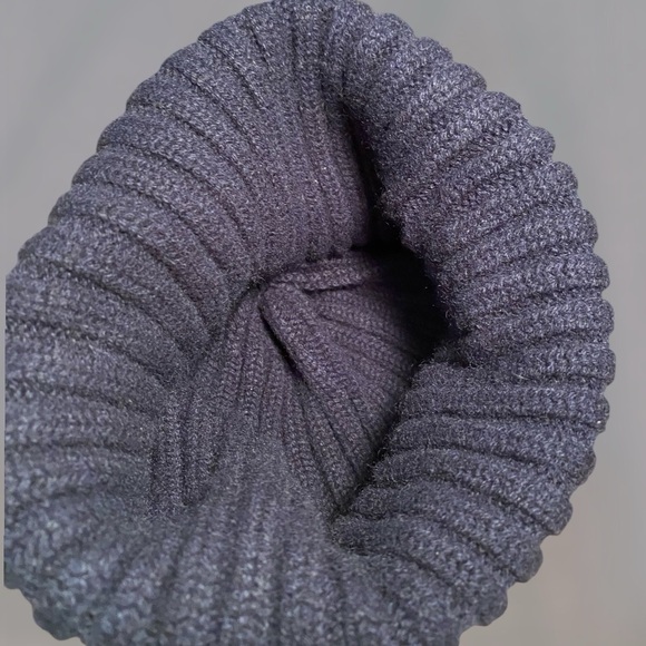Fedeli 100% Italian Cashmere Blue Ribbed Beanie Like New - Picture 6 of 8